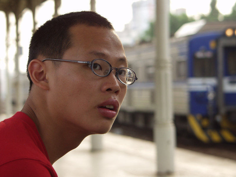 月台旅客特寫2002台中火車站台灣鐵路旅遊攝影