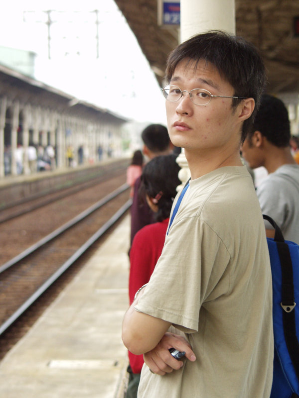 月台旅客特寫2002台中火車站台灣鐵路旅遊攝影
