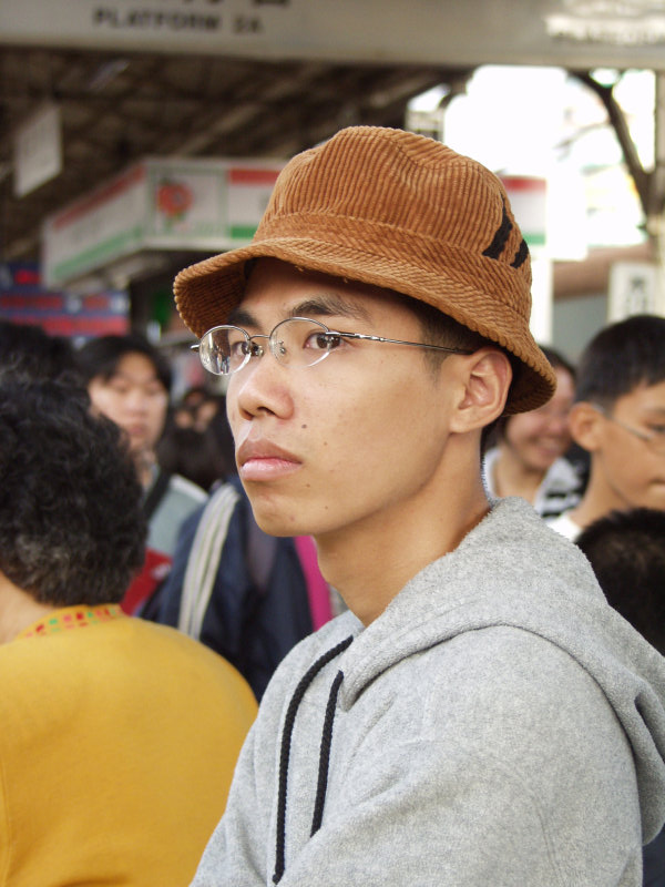 月台旅客特寫2002台中火車站台灣鐵路旅遊攝影