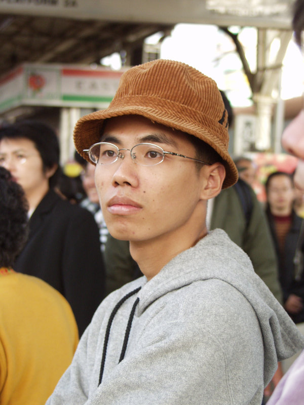 月台旅客特寫2002台中火車站台灣鐵路旅遊攝影