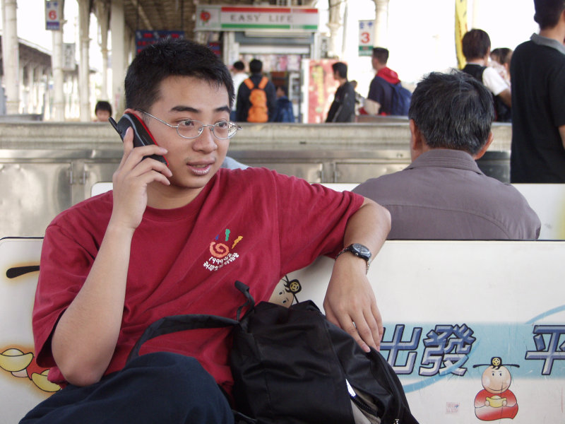 月台旅客特寫2002台中火車站台灣鐵路旅遊攝影