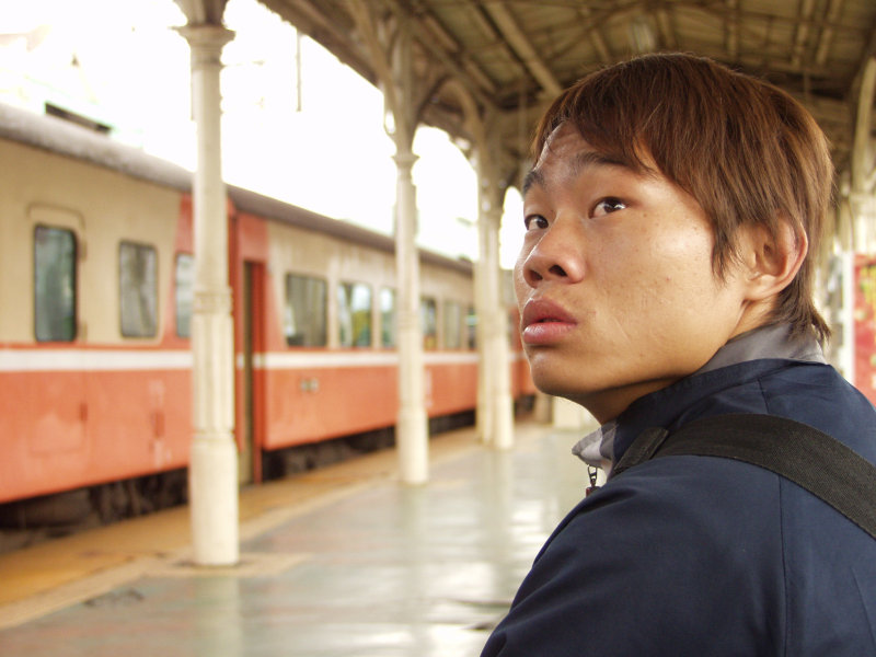 月台旅客特寫2002台中火車站台灣鐵路旅遊攝影