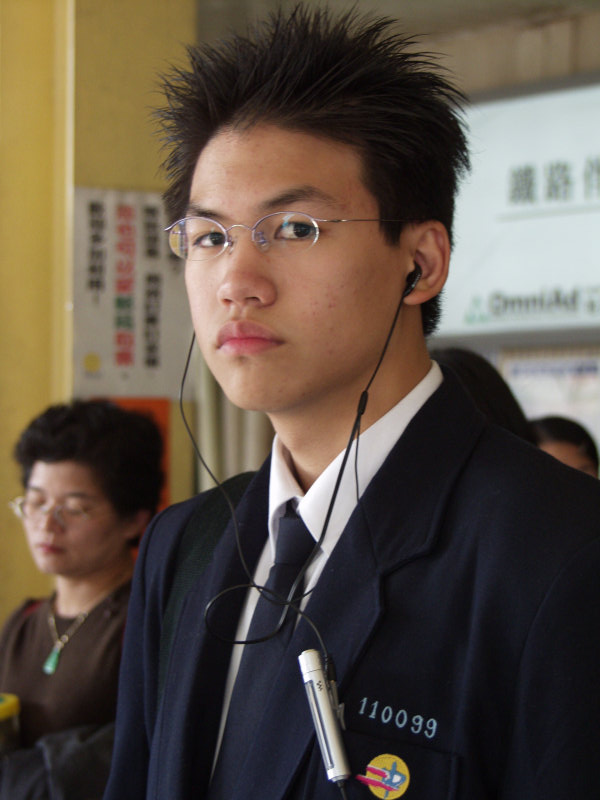 月台旅客特寫2002台中火車站台灣鐵路旅遊攝影