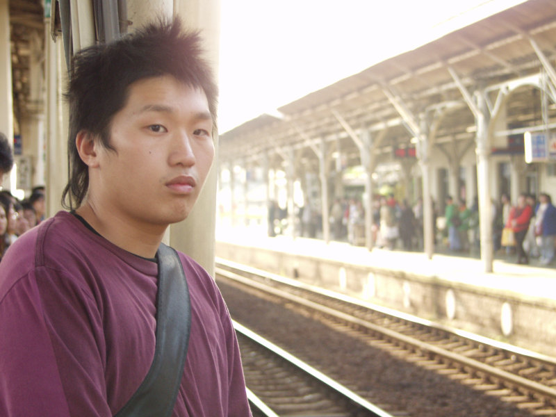 月台旅客特寫2002台中火車站台灣鐵路旅遊攝影