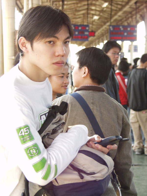 月台旅客特寫2002台中火車站台灣鐵路旅遊攝影