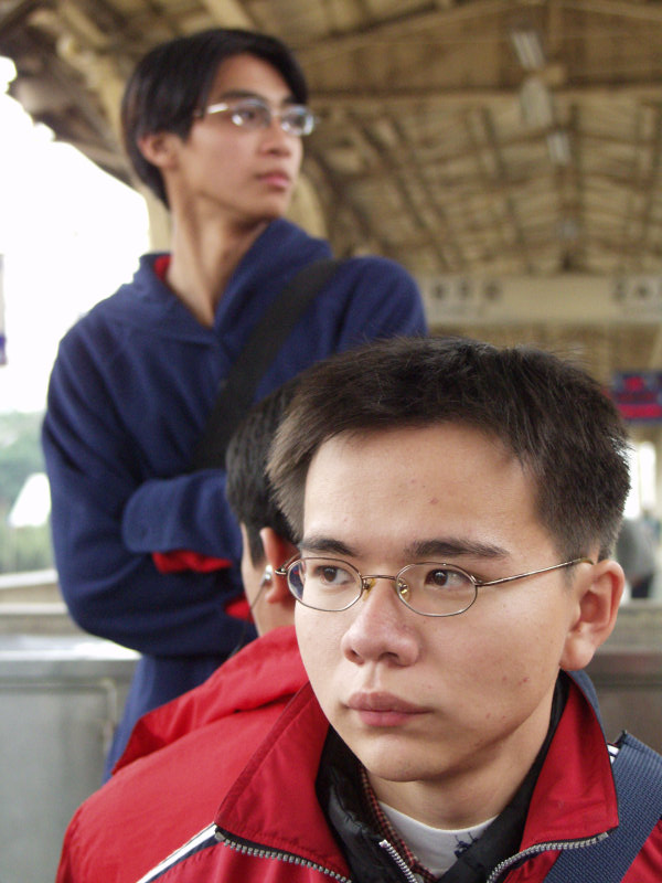 月台旅客特寫2003台中火車站台灣鐵路旅遊攝影