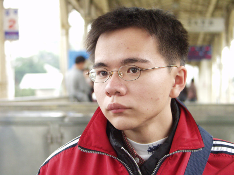 月台旅客特寫2003台中火車站台灣鐵路旅遊攝影