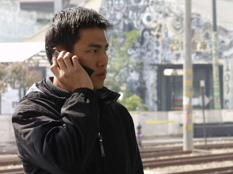 月台旅客特寫2003台中火車站台灣鐵路旅遊攝影