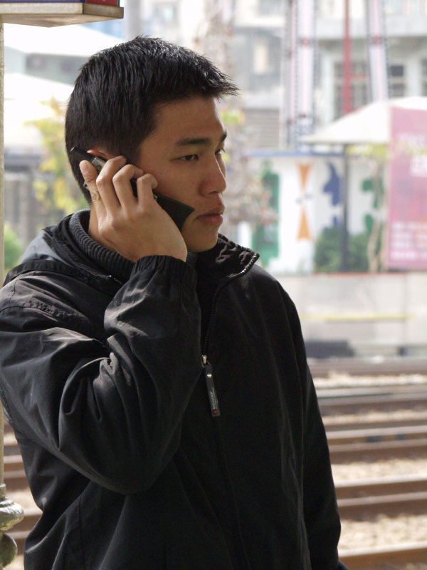 月台旅客特寫2003台中火車站台灣鐵路旅遊攝影