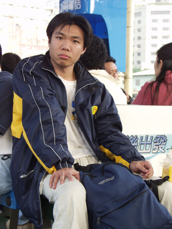 月台旅客特寫2003台中火車站台灣鐵路旅遊攝影