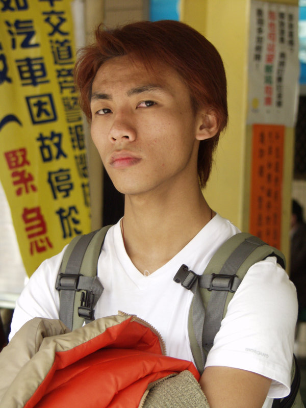 月台旅客特寫2003台中火車站台灣鐵路旅遊攝影