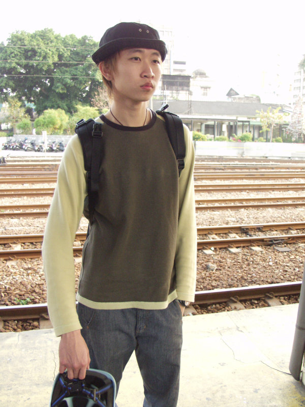 月台旅客特寫2003台中火車站台灣鐵路旅遊攝影