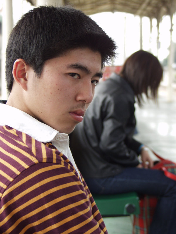 月台旅客特寫2003台中火車站台灣鐵路旅遊攝影