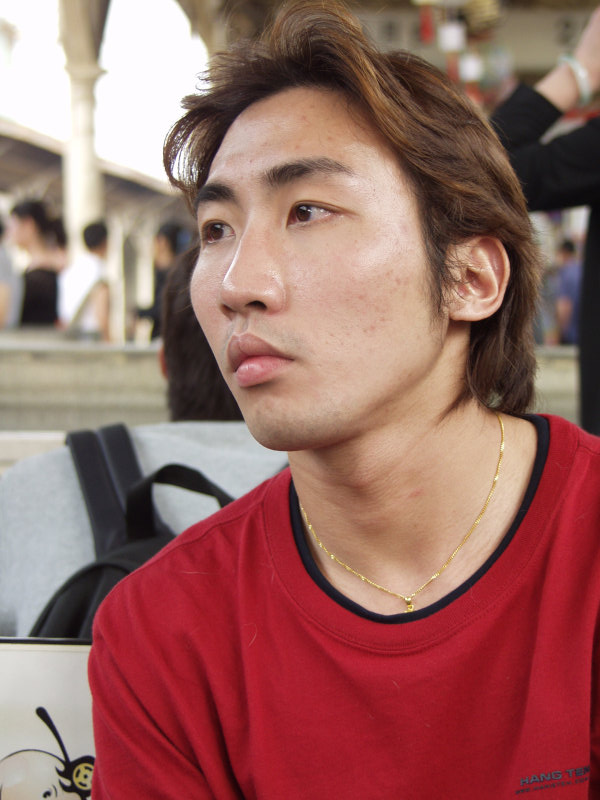 月台旅客特寫2003台中火車站台灣鐵路旅遊攝影