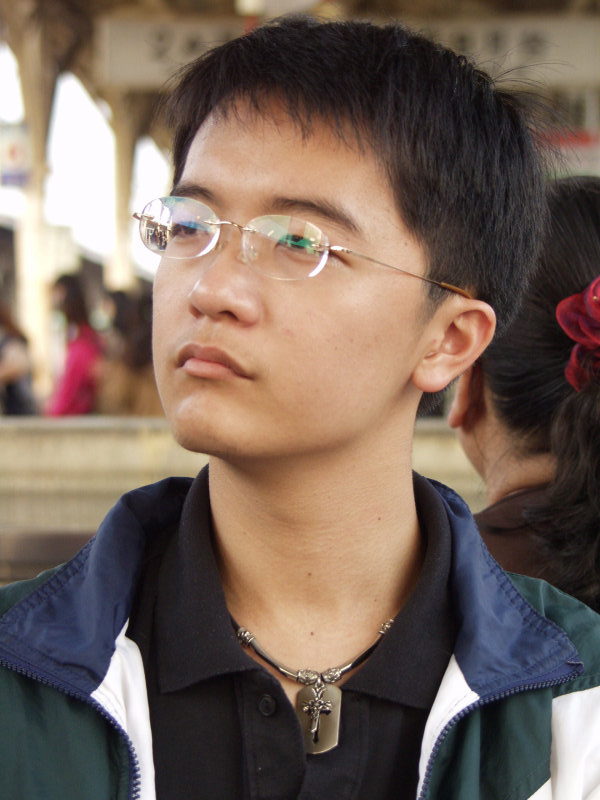 月台旅客特寫2003台中火車站台灣鐵路旅遊攝影