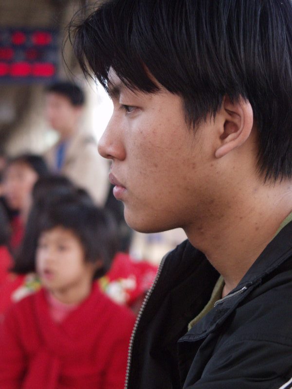 月台旅客特寫2003台中火車站台灣鐵路旅遊攝影