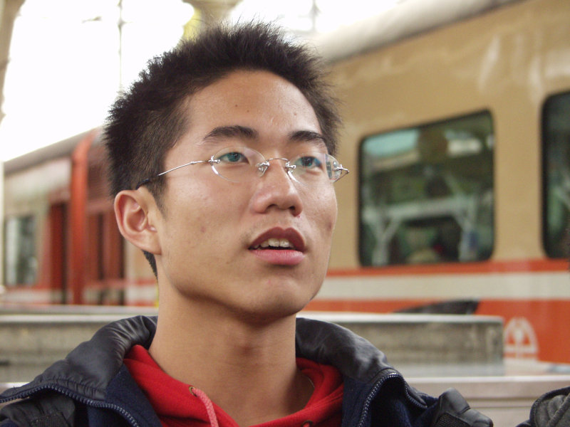 月台旅客特寫2003台中火車站台灣鐵路旅遊攝影