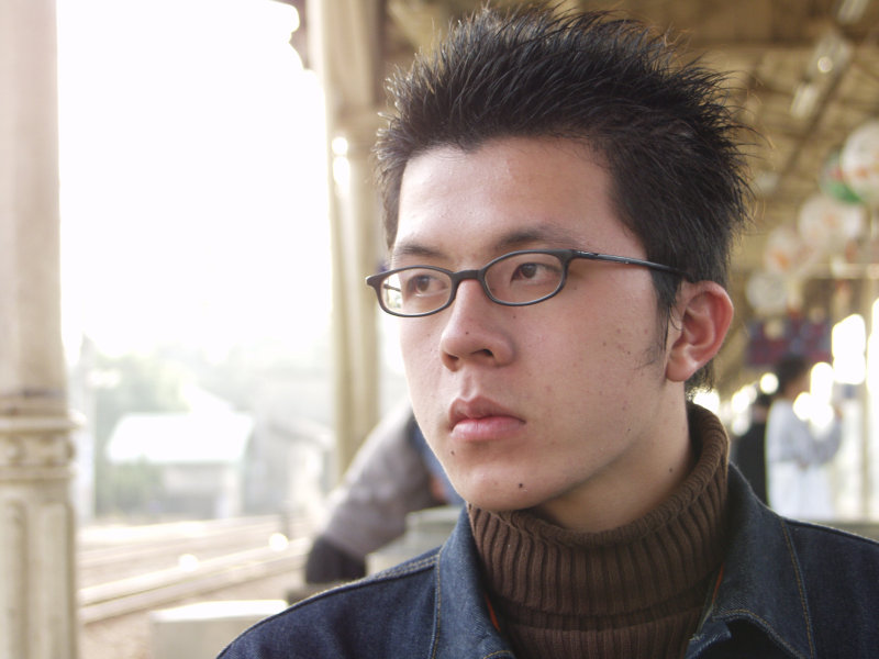 月台旅客特寫2003台中火車站台灣鐵路旅遊攝影