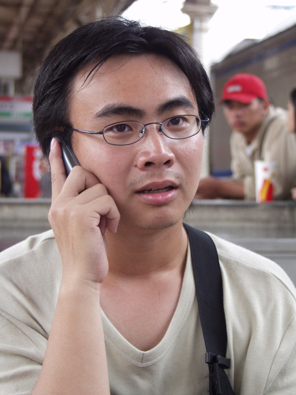 月台旅客特寫2003台中火車站台灣鐵路旅遊攝影