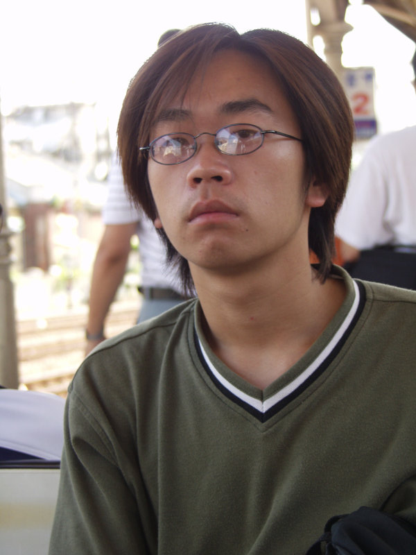 月台旅客特寫2003台中火車站台灣鐵路旅遊攝影