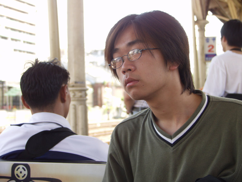 月台旅客特寫2003台中火車站台灣鐵路旅遊攝影