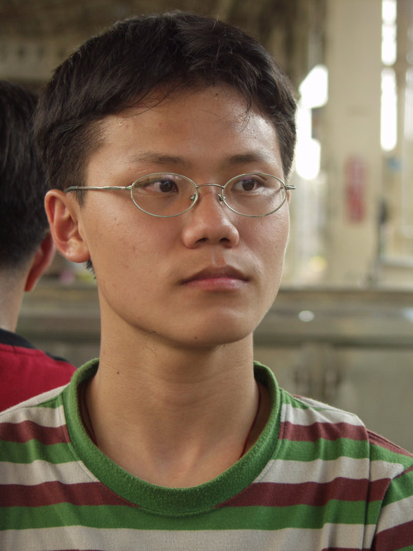 月台旅客特寫2003台中火車站台灣鐵路旅遊攝影