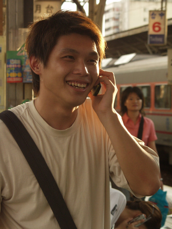 月台旅客特寫2003台中火車站台灣鐵路旅遊攝影