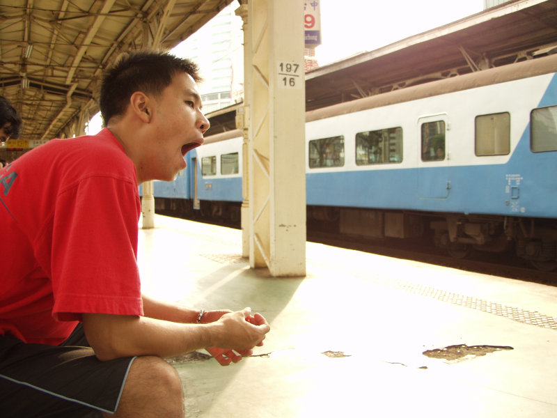 月台旅客特寫2003台中火車站台灣鐵路旅遊攝影