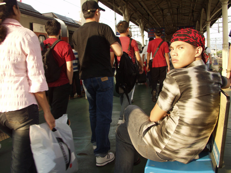 月台旅客特寫2003台中火車站台灣鐵路旅遊攝影