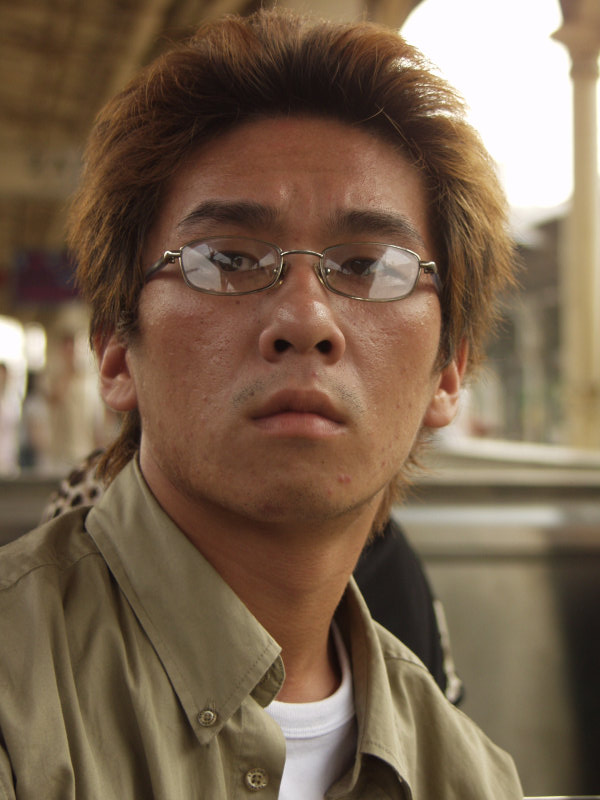 月台旅客特寫2003台中火車站台灣鐵路旅遊攝影