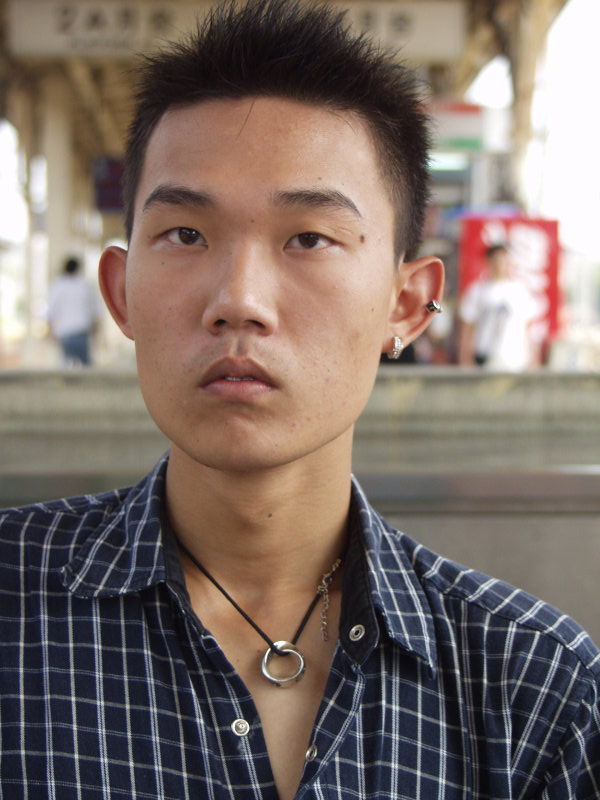 月台旅客特寫2003台中火車站台灣鐵路旅遊攝影