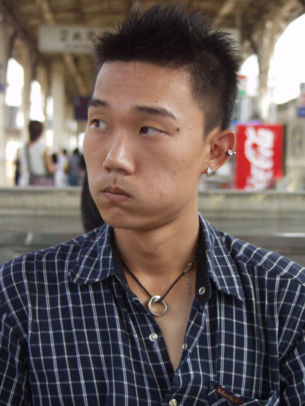 月台旅客特寫2003台中火車站台灣鐵路旅遊攝影