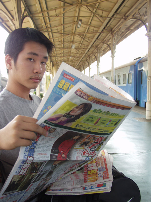 月台旅客特寫2003台中火車站台灣鐵路旅遊攝影