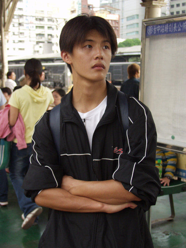 月台旅客特寫2003台中火車站台灣鐵路旅遊攝影