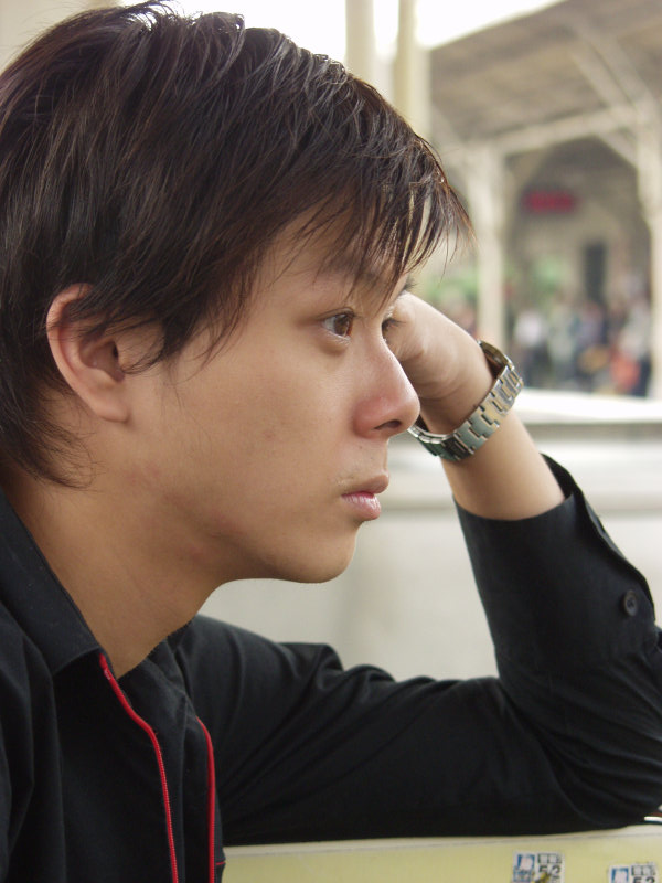 月台旅客特寫2003台中火車站台灣鐵路旅遊攝影