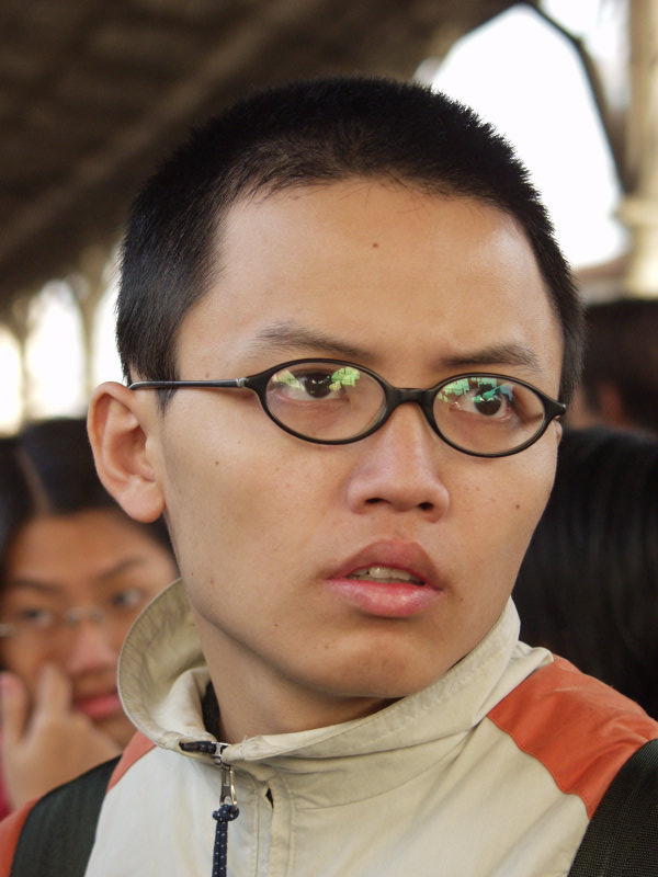 月台旅客特寫2003台中火車站台灣鐵路旅遊攝影