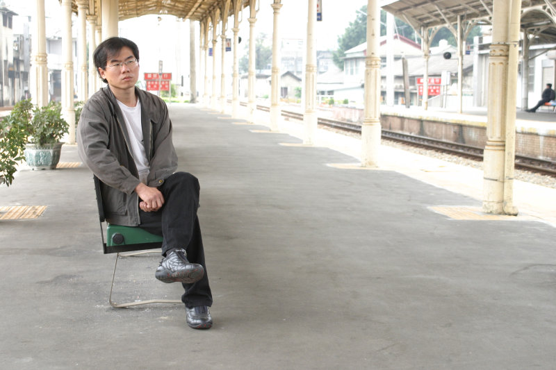 月台旅客特寫2004台中火車站台灣鐵路旅遊攝影