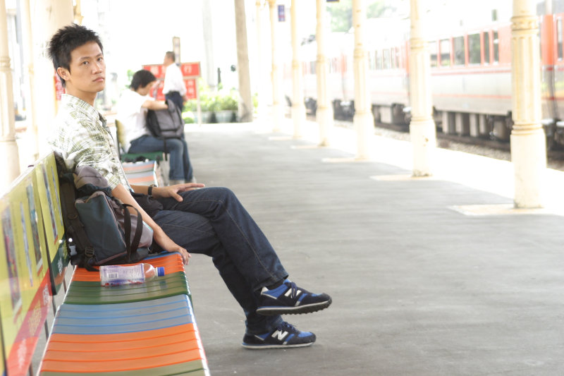 月台旅客特寫2004台中火車站台灣鐵路旅遊攝影