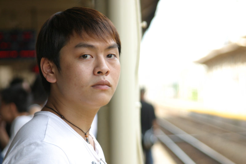 月台旅客特寫2004台中火車站台灣鐵路旅遊攝影