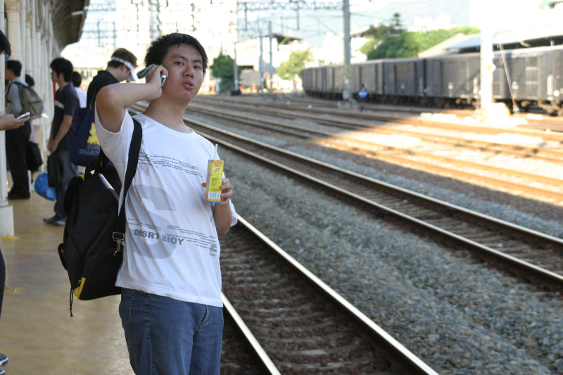 月台旅客特寫2004台中火車站台灣鐵路旅遊攝影