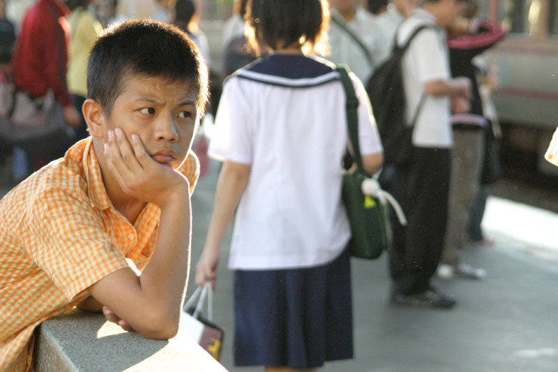 月台旅客特寫2004台中火車站台灣鐵路旅遊攝影