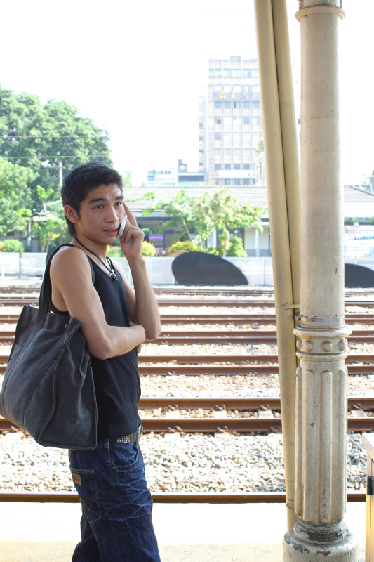 月台旅客特寫2004台中火車站台灣鐵路旅遊攝影