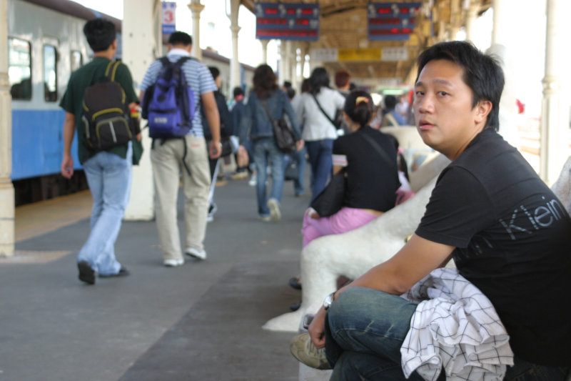 月台旅客特寫2004台中火車站台灣鐵路旅遊攝影