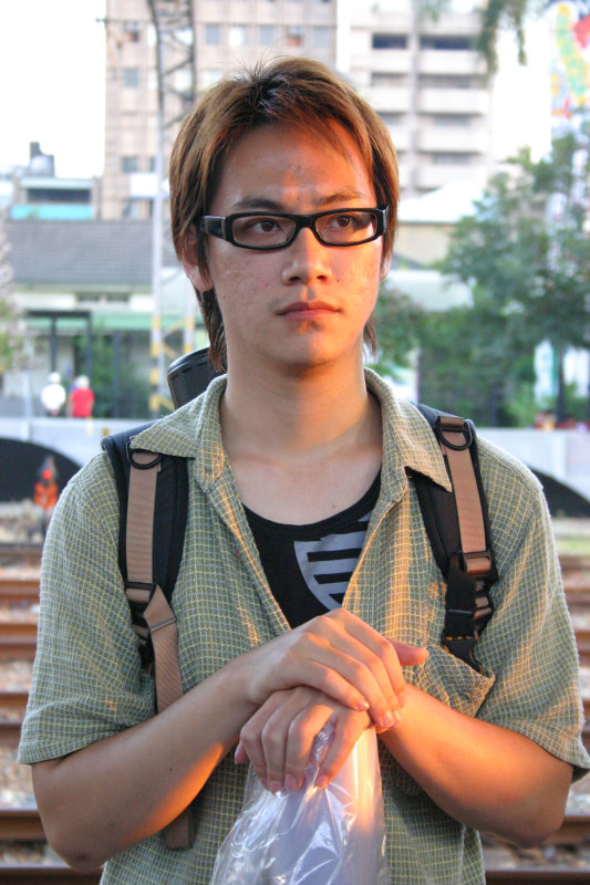 月台旅客特寫2004台中火車站台灣鐵路旅遊攝影