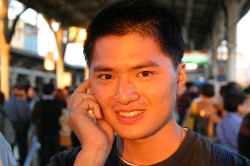 月台旅客特寫2004台中火車站台灣鐵路旅遊攝影