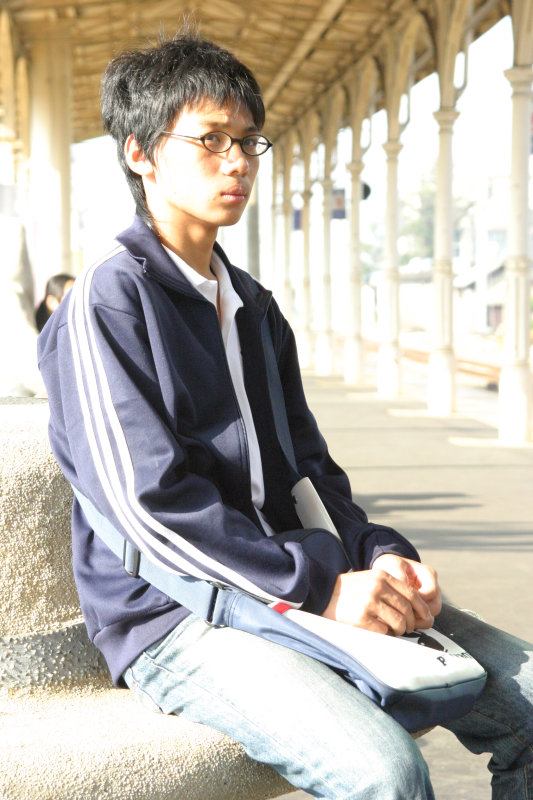 月台旅客特寫2004台中火車站台灣鐵路旅遊攝影