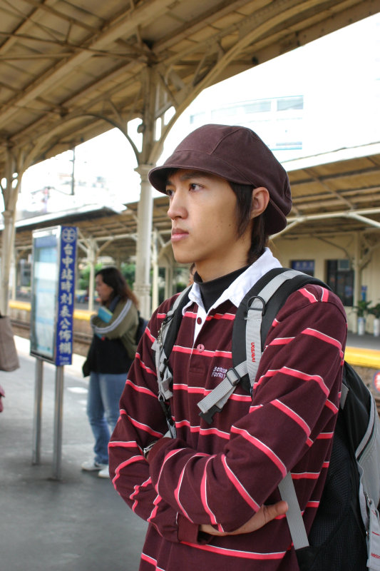 月台旅客特寫2004台中火車站台灣鐵路旅遊攝影