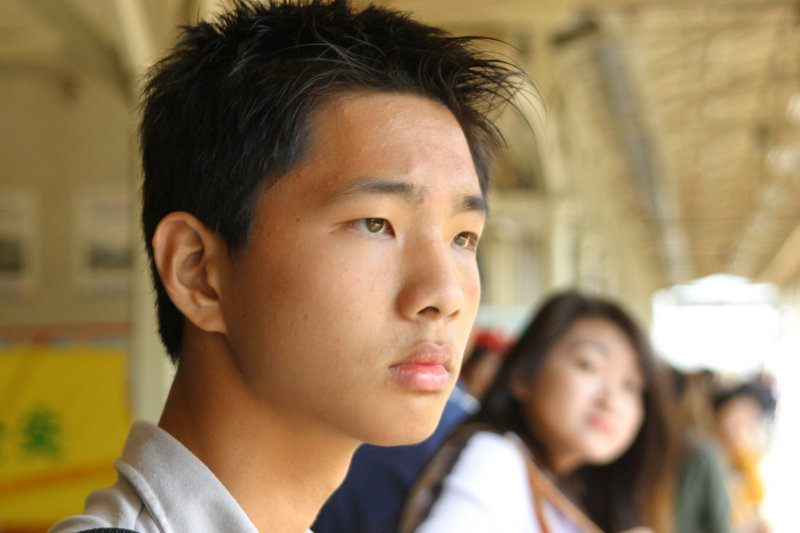 月台旅客特寫2004台中火車站台灣鐵路旅遊攝影