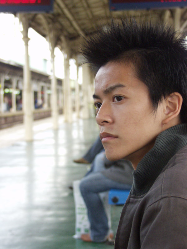 月台旅客特寫2004台中火車站台灣鐵路旅遊攝影