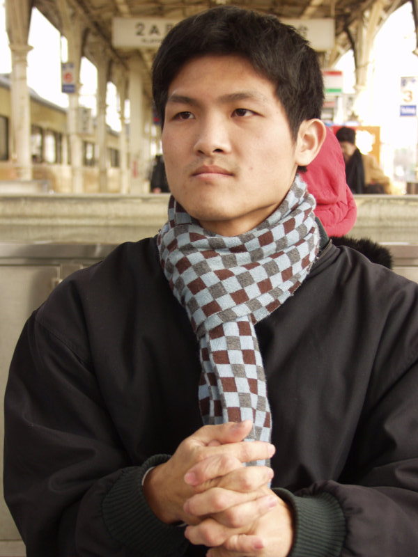 月台旅客特寫2004台中火車站台灣鐵路旅遊攝影